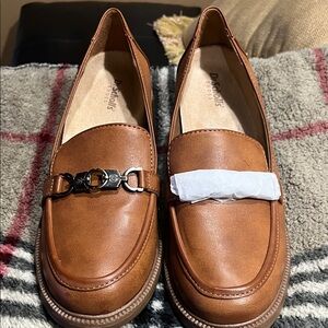 NWOT- Dr. Scholl's Brown Leather Loafers with Metal Accent (SZ. 8)